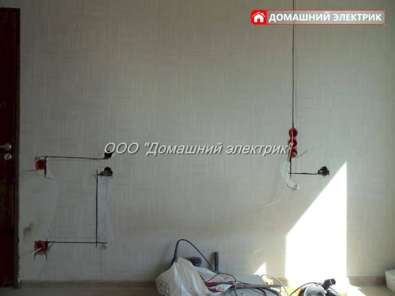 перенести выключатель и добавить розетки в комнате квартиры новостройки в Санкт-Петербурге