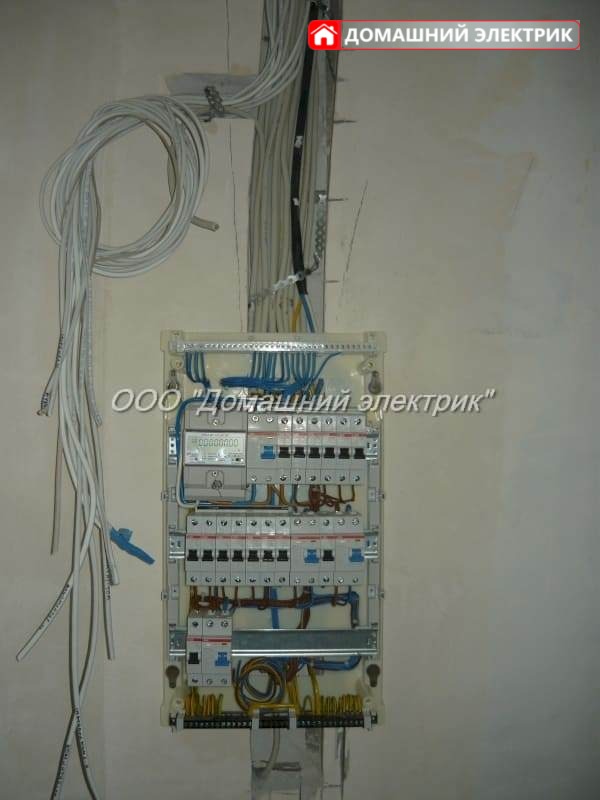 установка накладного электрощита на стену, сборка электрического щита на 36 модулей